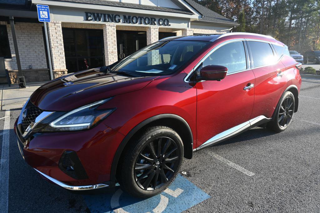 Nissan Murano's photo