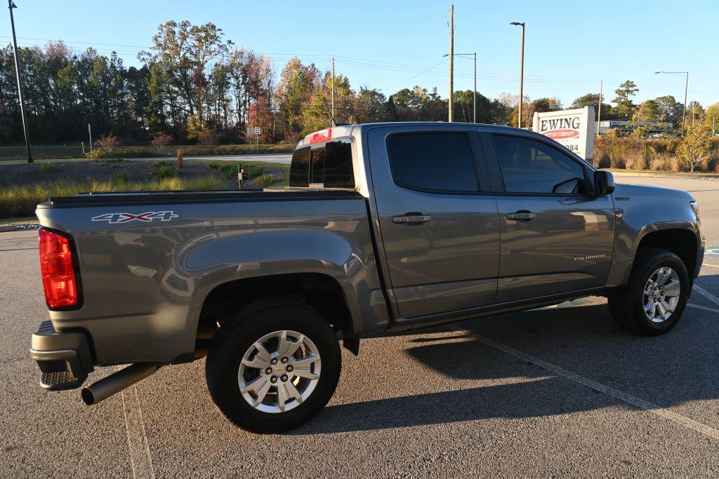 2022 Chevrolet Colorado LT photo 2