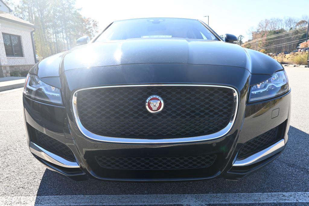 2018 Jaguar XF Prestige photo 16