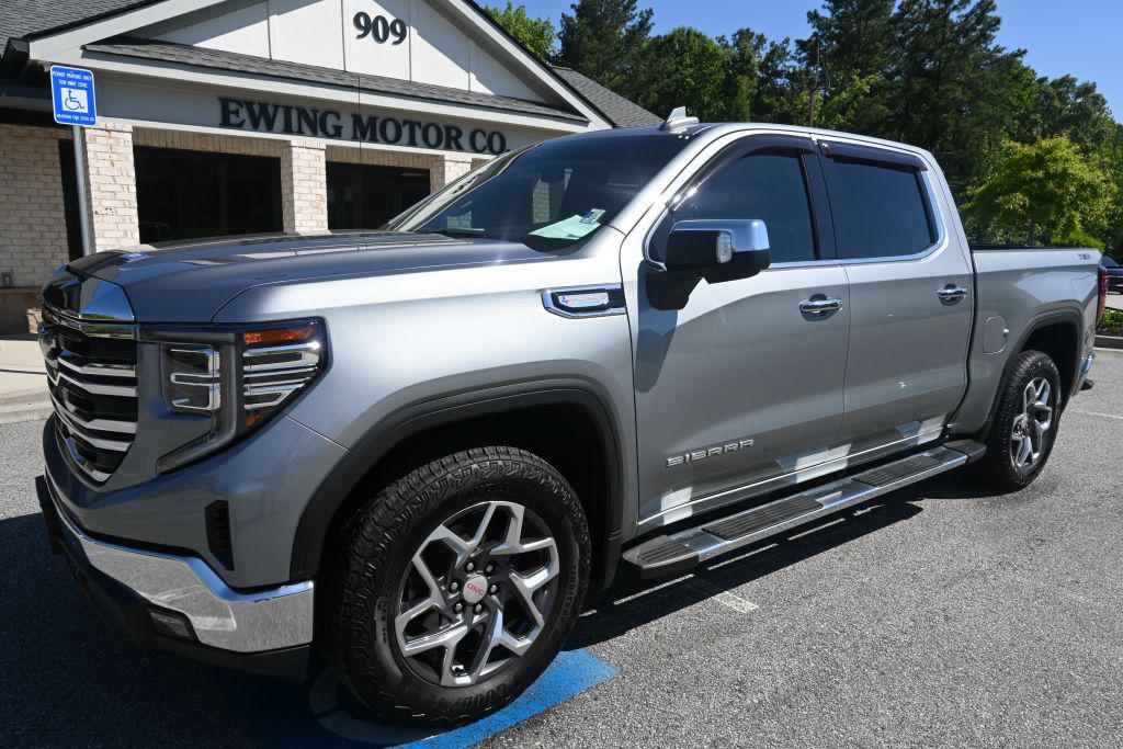 2023 GMC Sierra 4WD Crew Cab Short Box SLT's photo