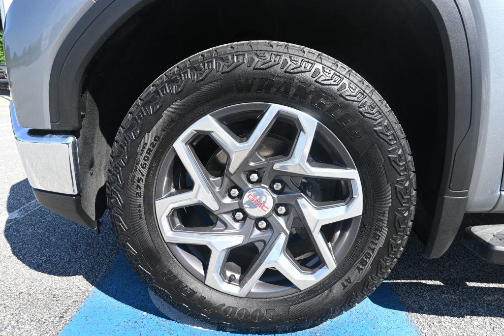 2023 GMC Sierra 1500 SLT - Photo 18