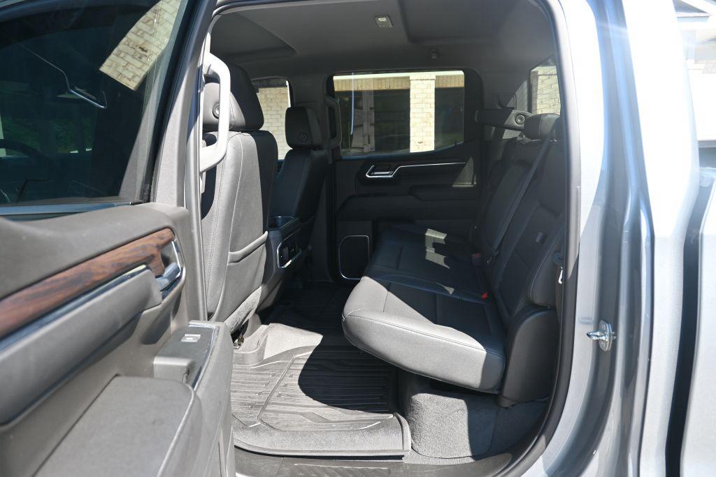 2023 GMC Sierra 1500 SLT - Photo 10