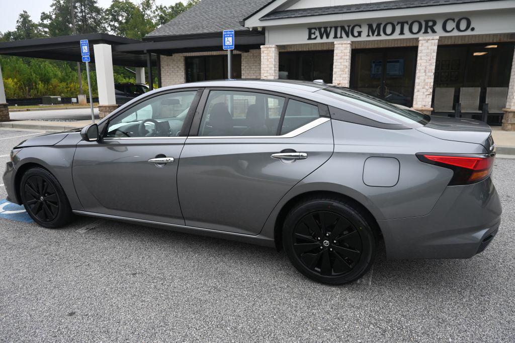 Nissan Altima photo 15