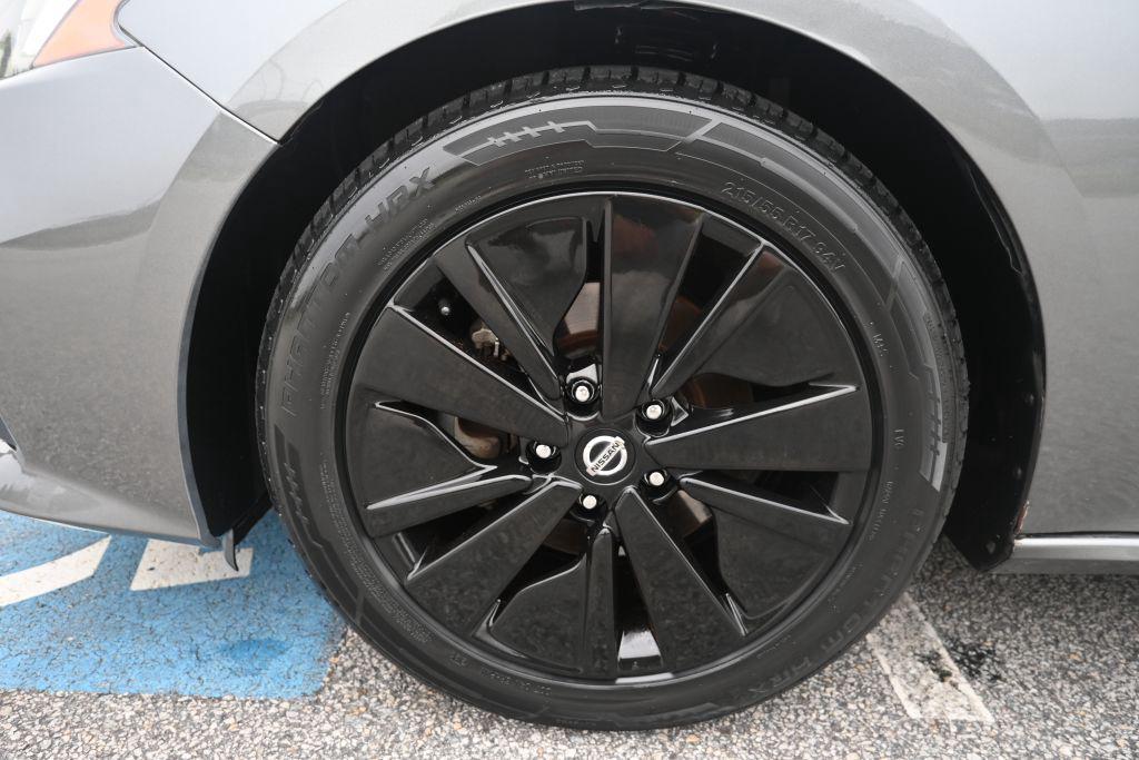 Nissan Altima photo 17