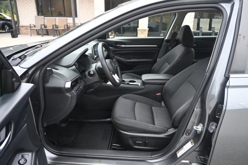 Nissan Altima photo 4