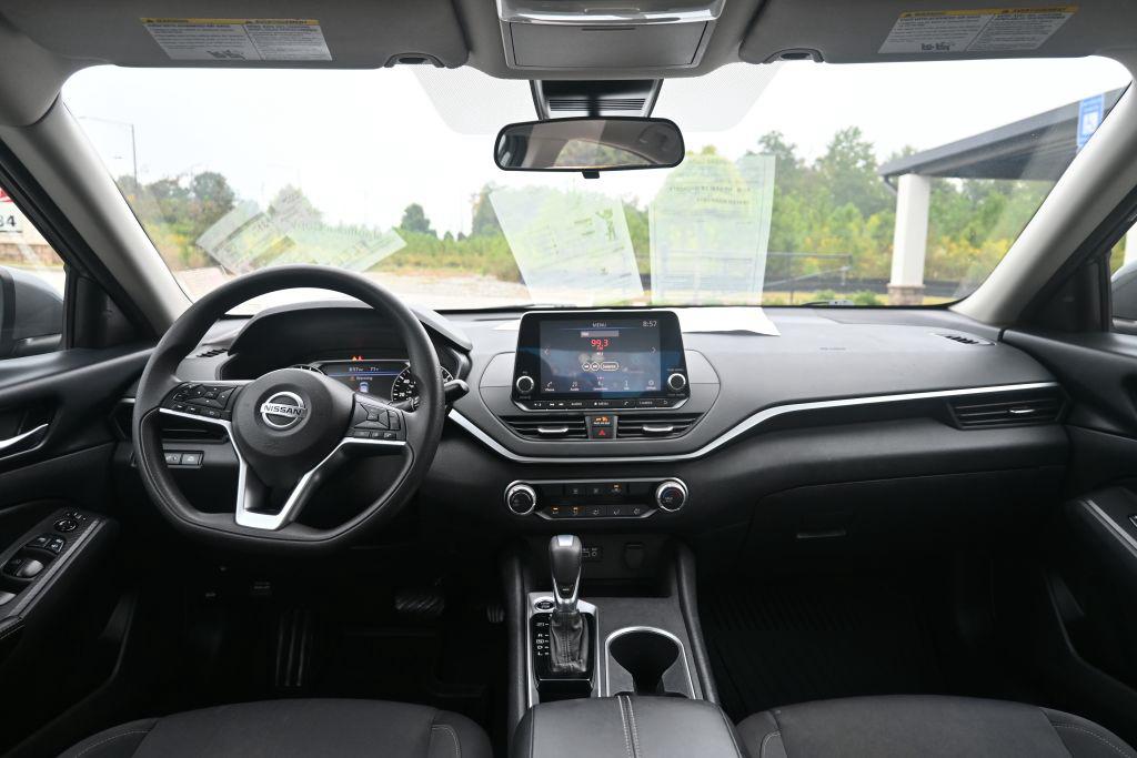 Nissan Altima photo 3