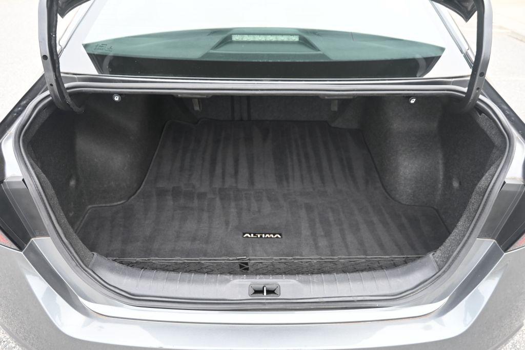 Nissan Altima photo 10