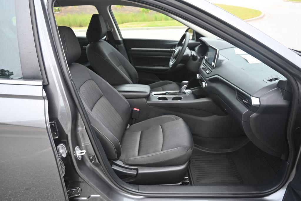 Nissan Altima photo 12