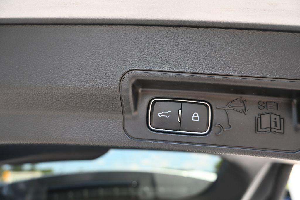 Ford Explorer photo 15