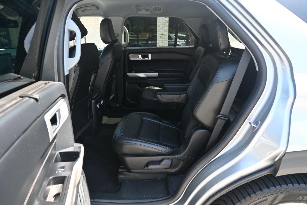 Ford Explorer photo 11