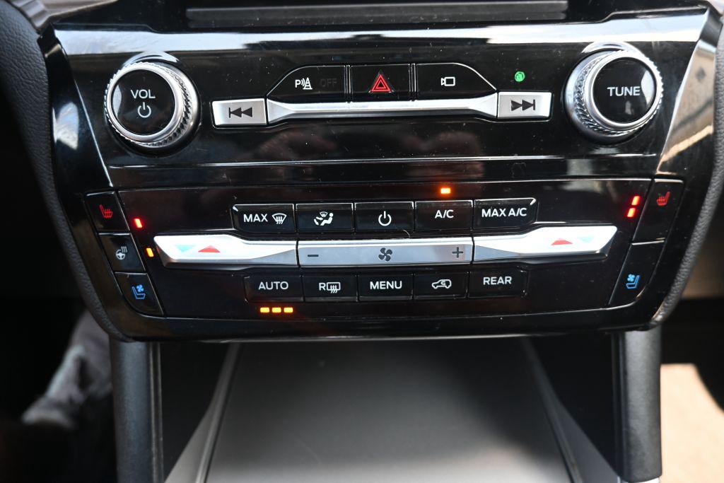 Ford Explorer photo 9