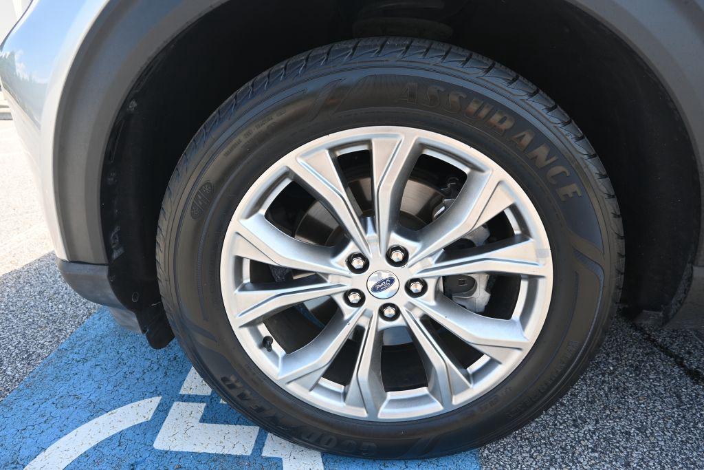 Ford Explorer photo 24