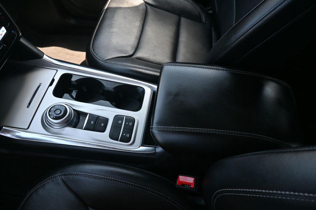 Ford Explorer photo 10