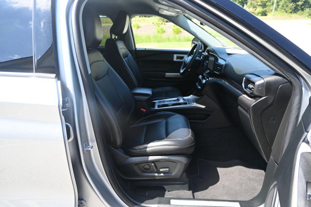 Ford Explorer photo 19