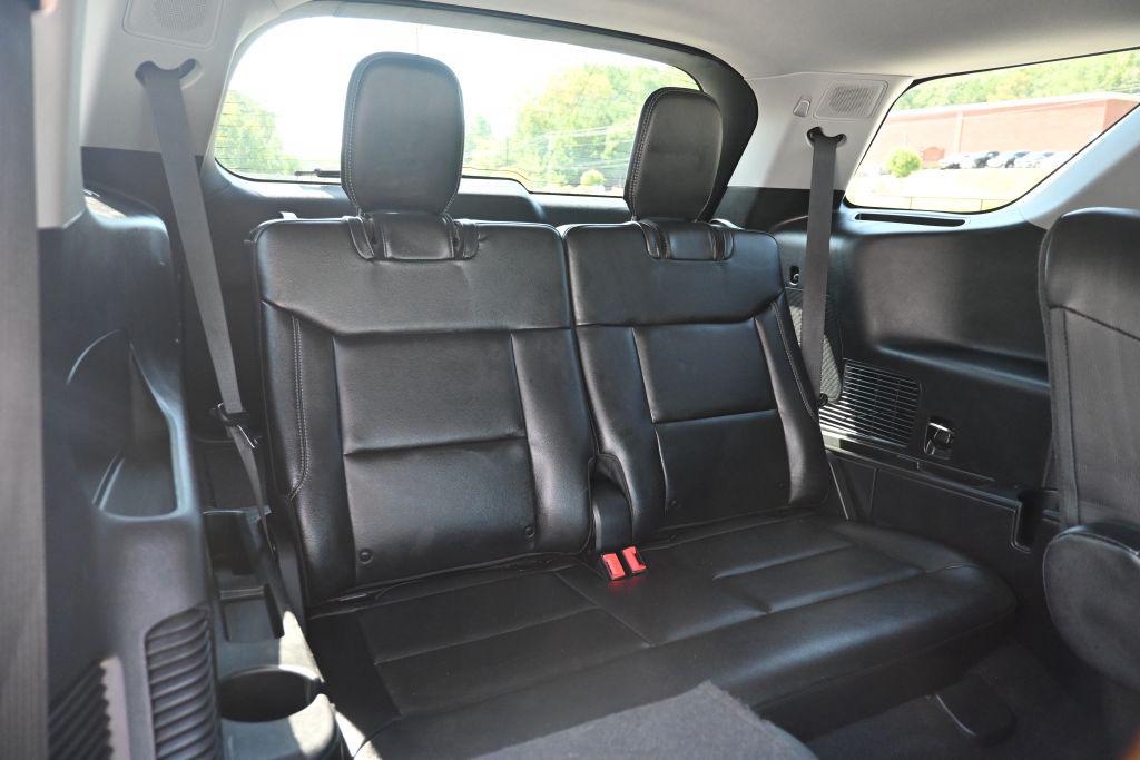 Ford Explorer photo 16