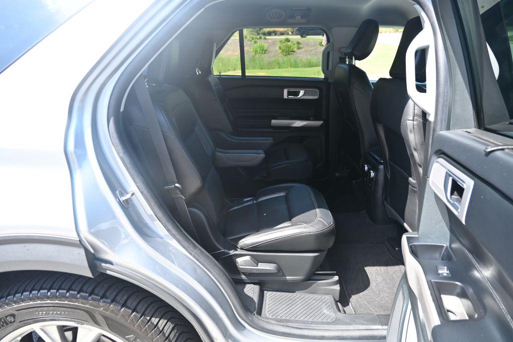 Ford Explorer photo 17
