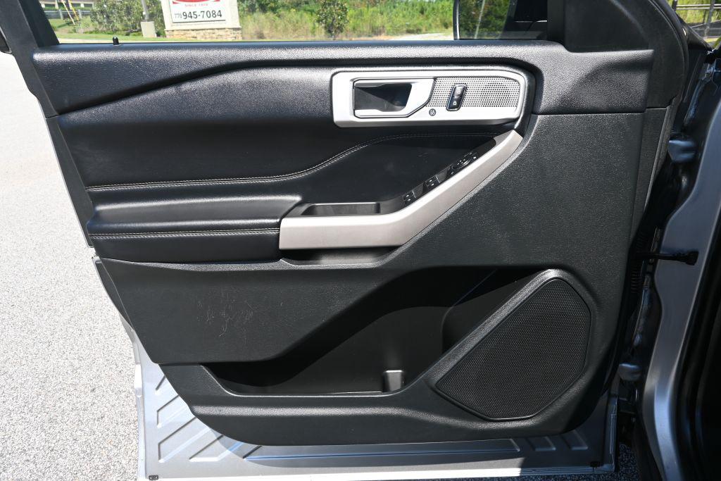 Ford Explorer photo 5