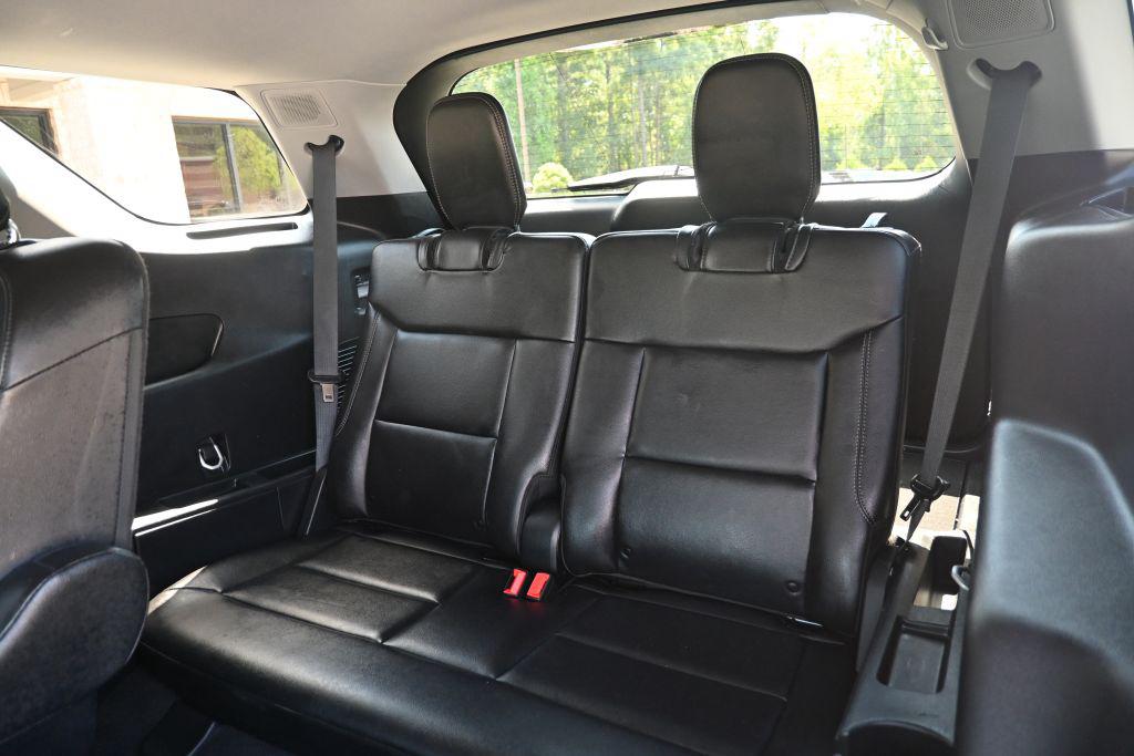 Ford Explorer photo 12