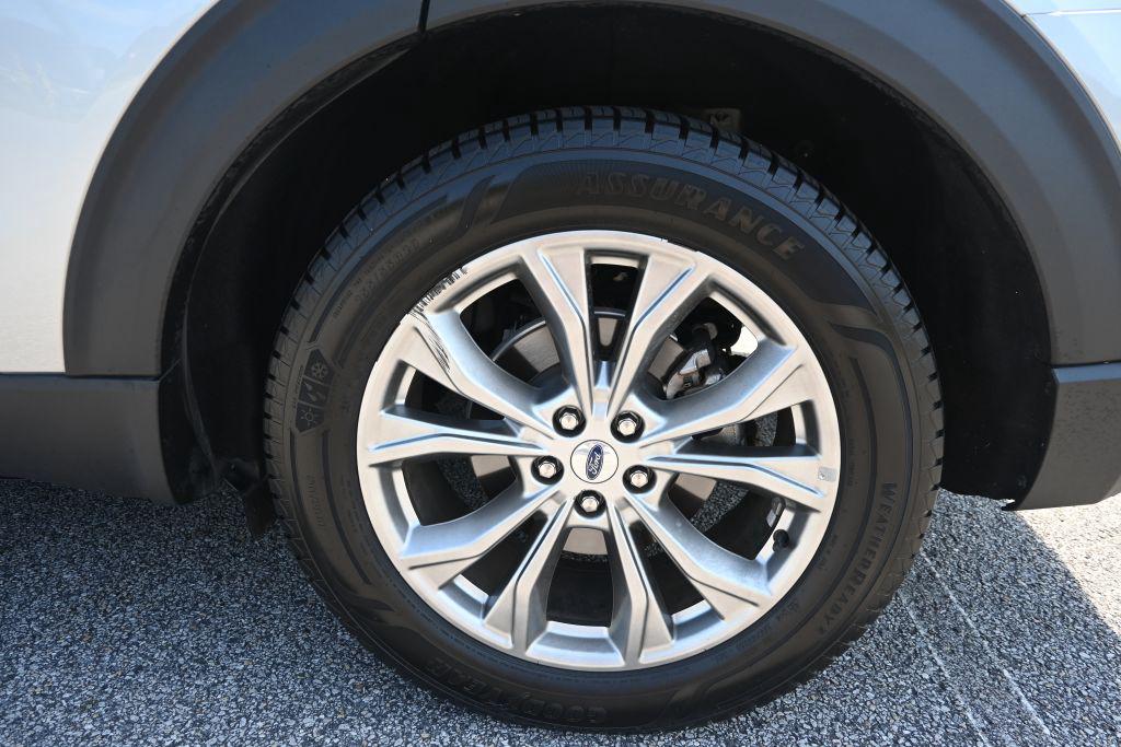 Ford Explorer photo 25
