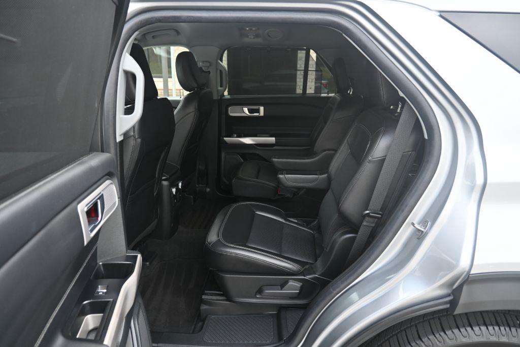 Ford Explorer photo 11