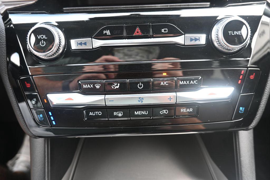 Ford Explorer photo 9
