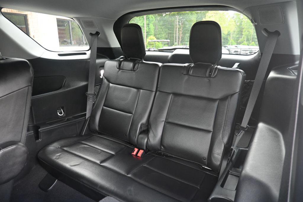 Ford Explorer photo 12