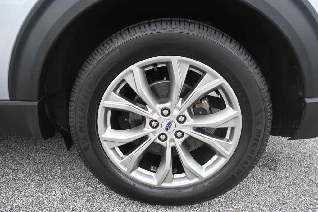 Ford Explorer photo 25