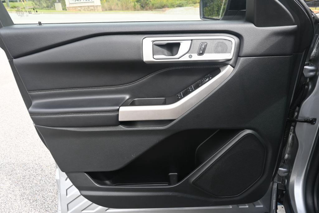 Ford Explorer photo 5