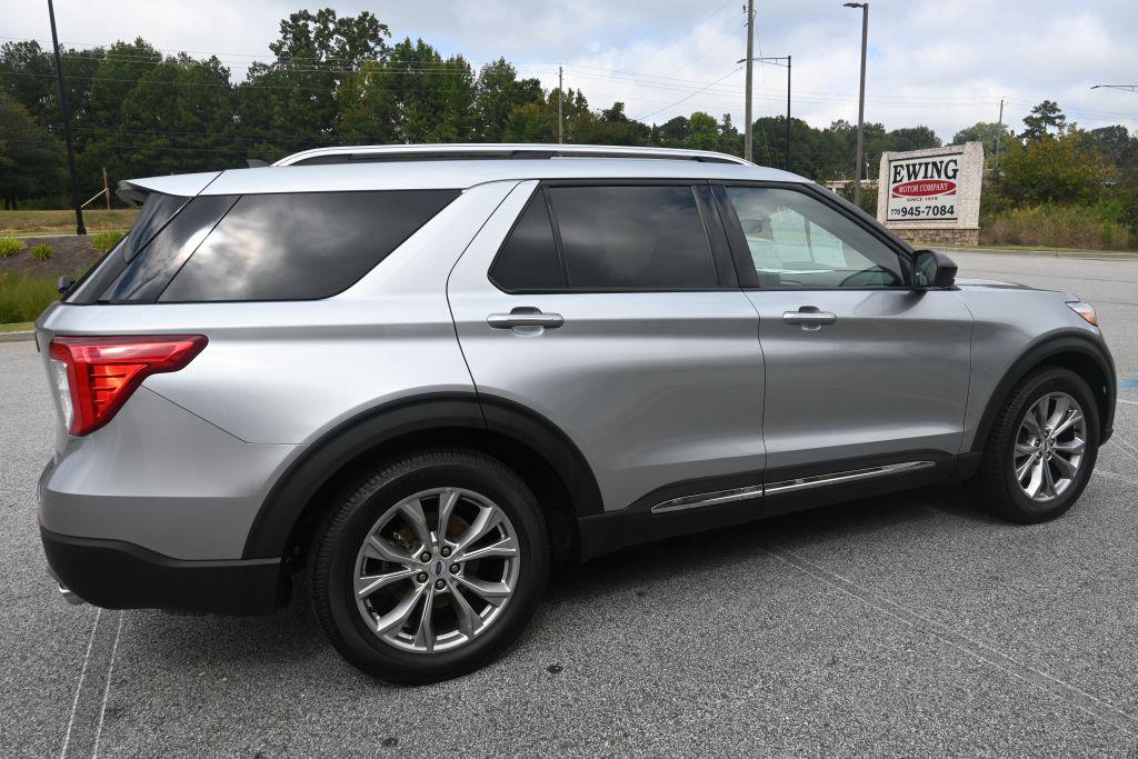 Ford Explorer photo 2