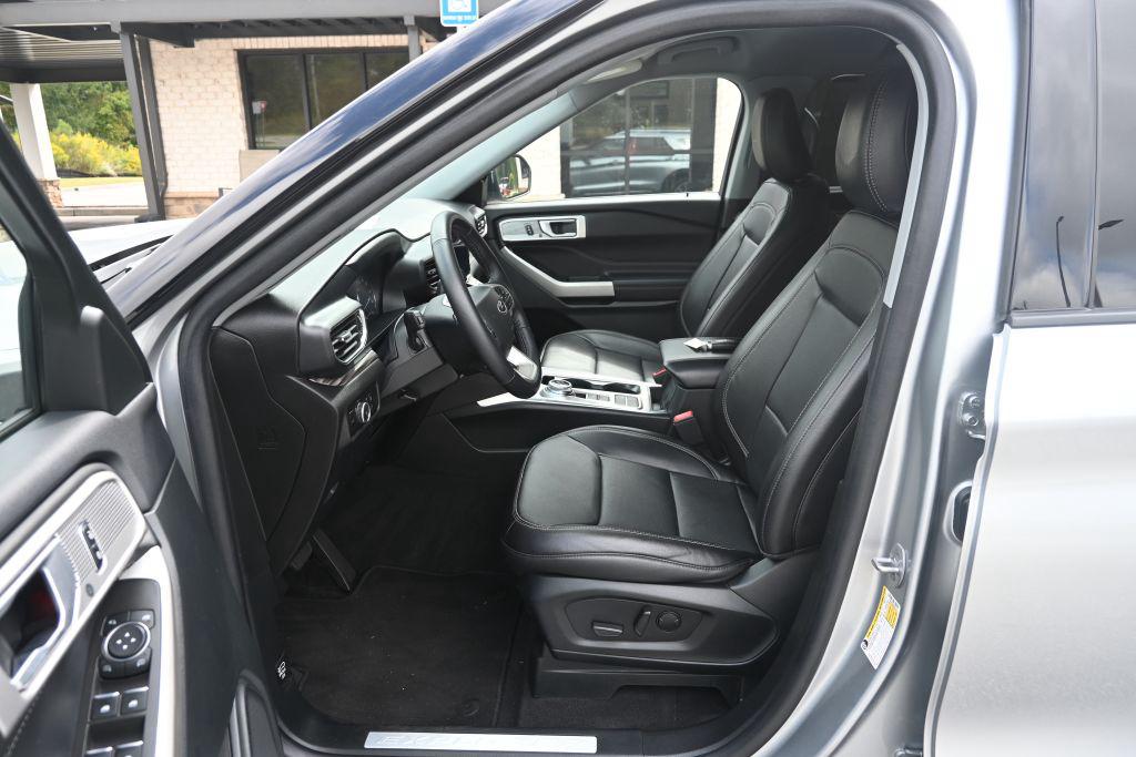 Ford Explorer photo 4