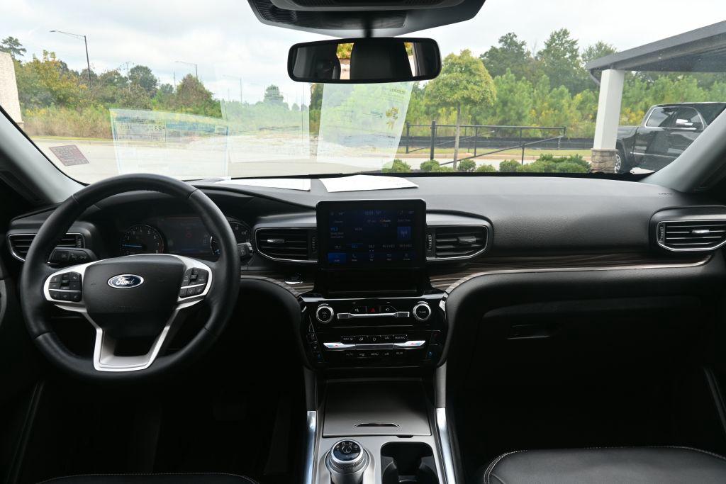 Ford Explorer photo 3