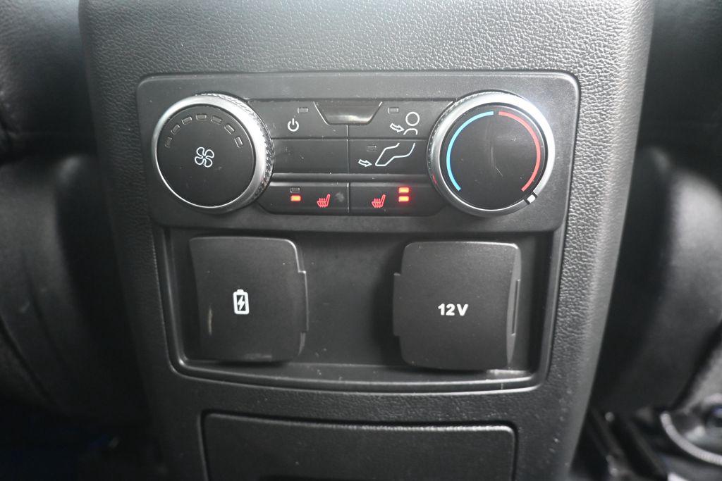Ford Explorer photo 18