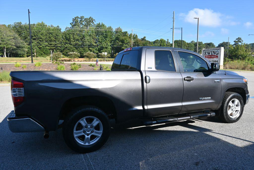 Toyota Tundra photo 2