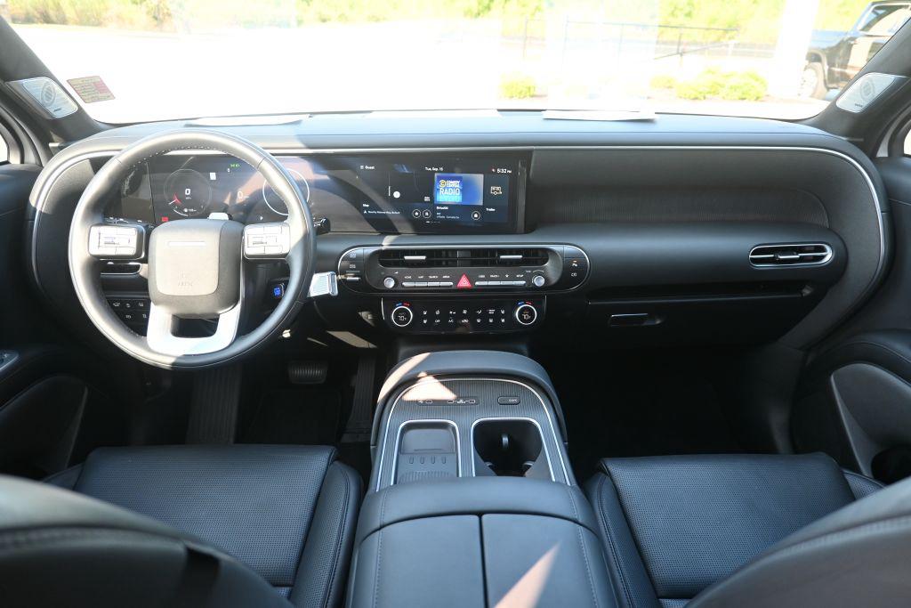 Hyundai Palisade Calligraphy 7 Passenger FWD photo 3