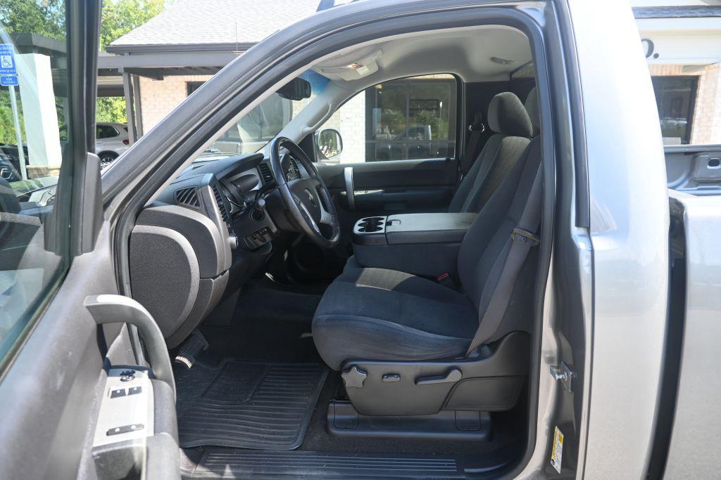 Chevrolet Silverado 1500  Lt photo 3