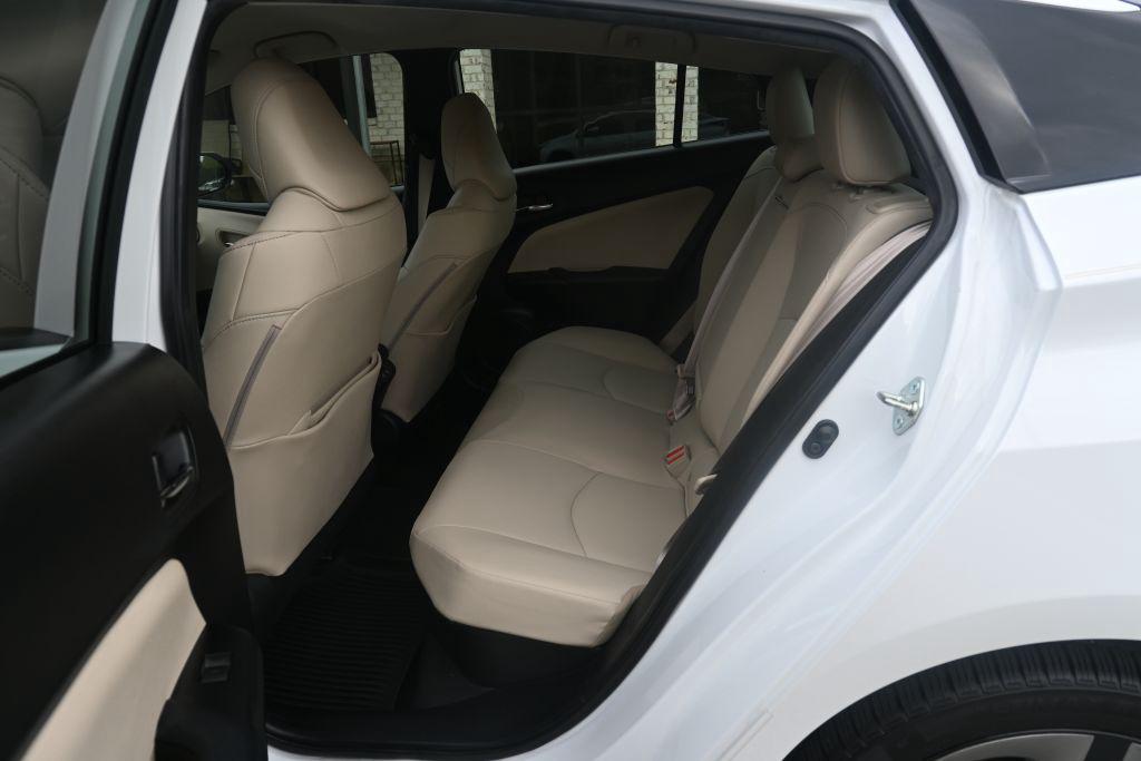 Toyota Prius photo 9