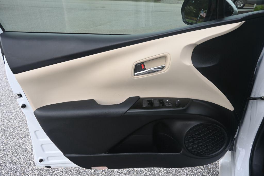 Toyota Prius photo 5