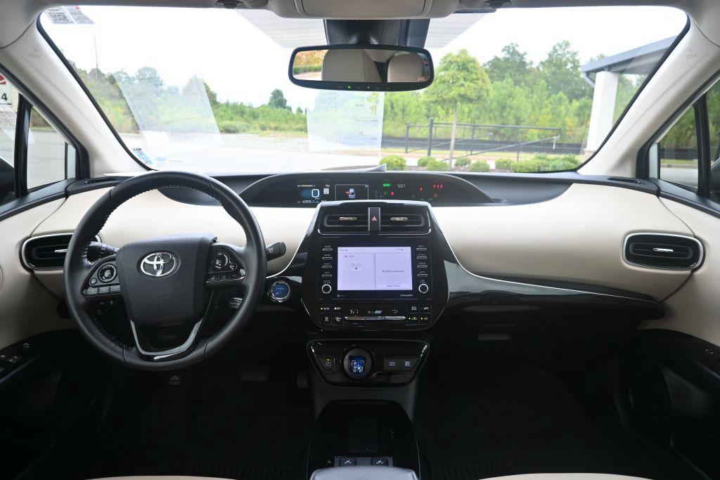 Toyota Prius photo 3