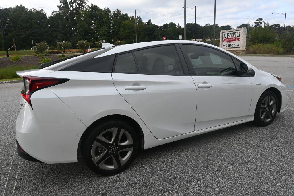 Toyota Prius photo 2