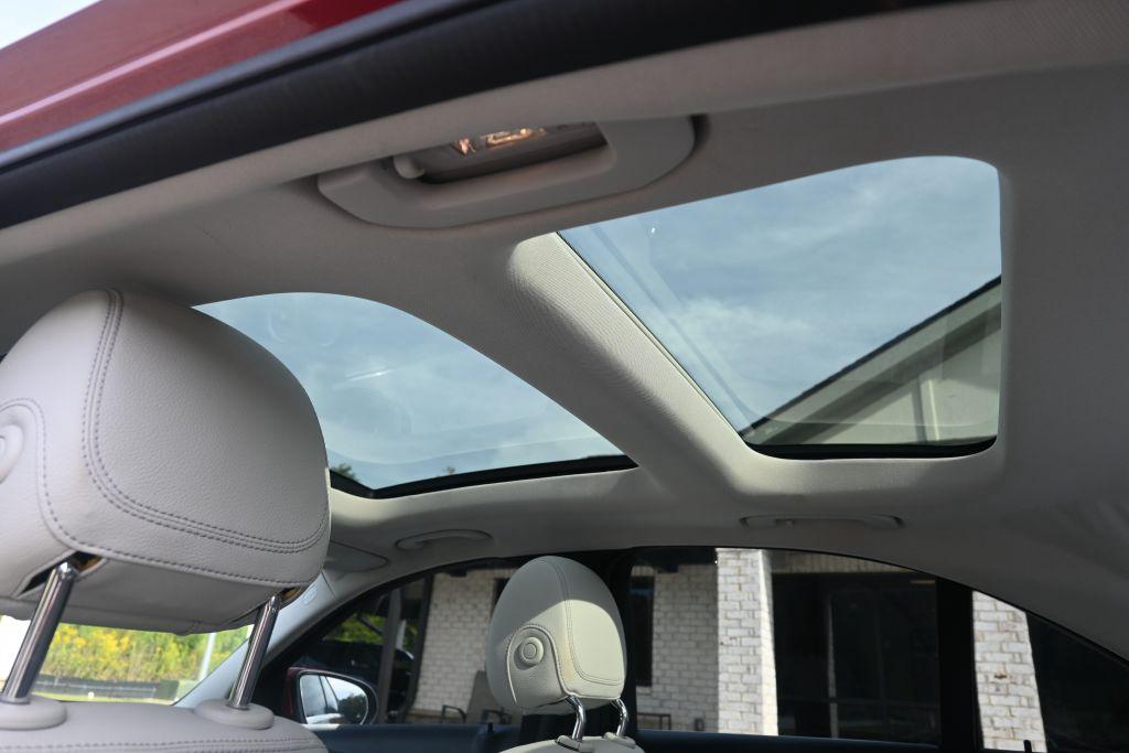 Mercedes-ben C-Class photo 4