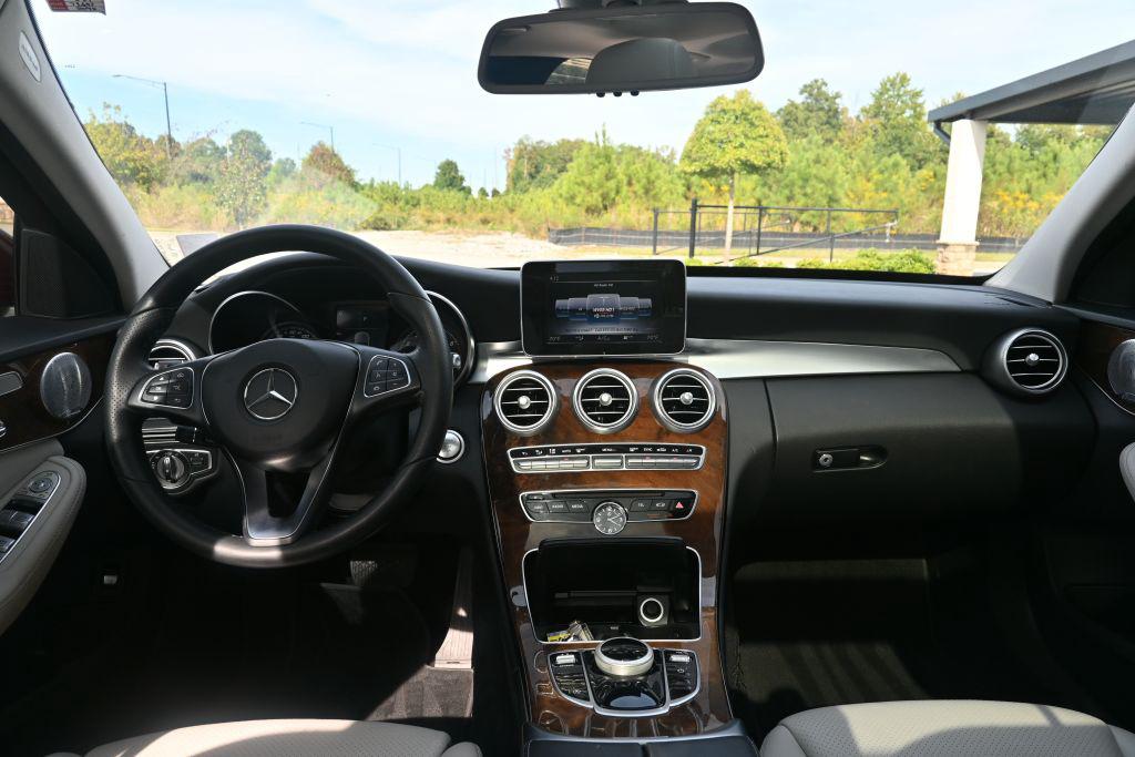 Mercedes-ben C-Class photo 3