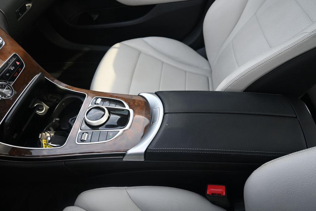 Mercedes-ben C-Class photo 10