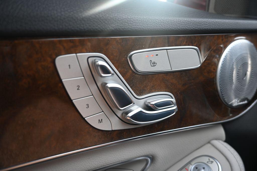 Mercedes-ben C-Class photo 9