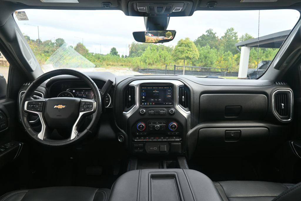 Chevrolet Silverado photo 3
