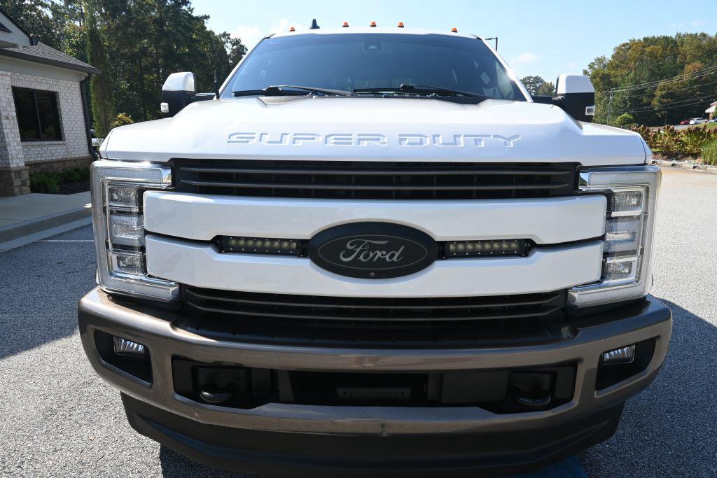 Ford F-250SD photo 18