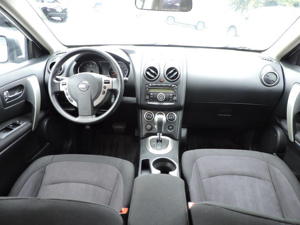 Nissan Rogue photo 3