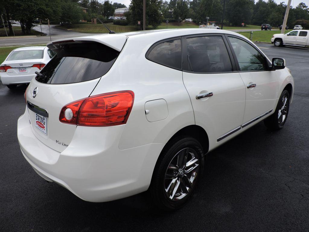 Nissan Rogue photo 2