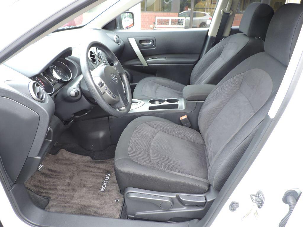 Nissan Rogue photo 8