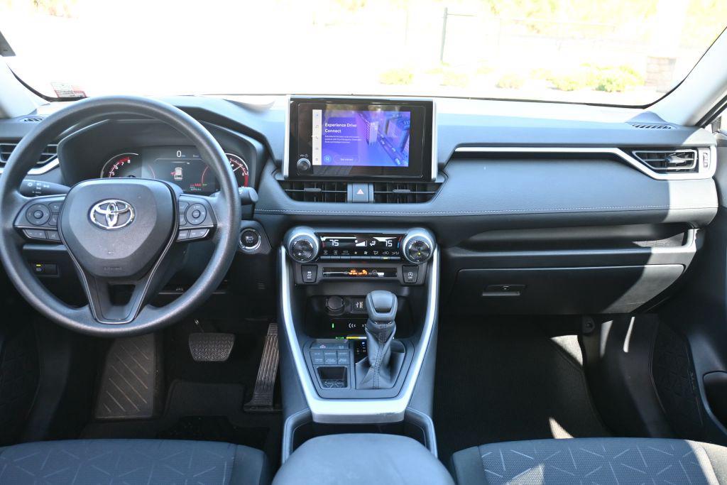 Toyota RAV4 photo 3