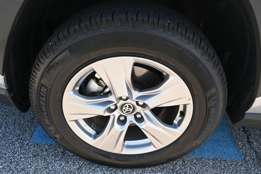 Toyota RAV4 photo 17